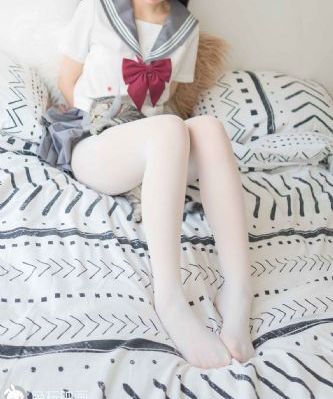 老头边吃奶边弄进去呻吟的视频_高清完整在线观看